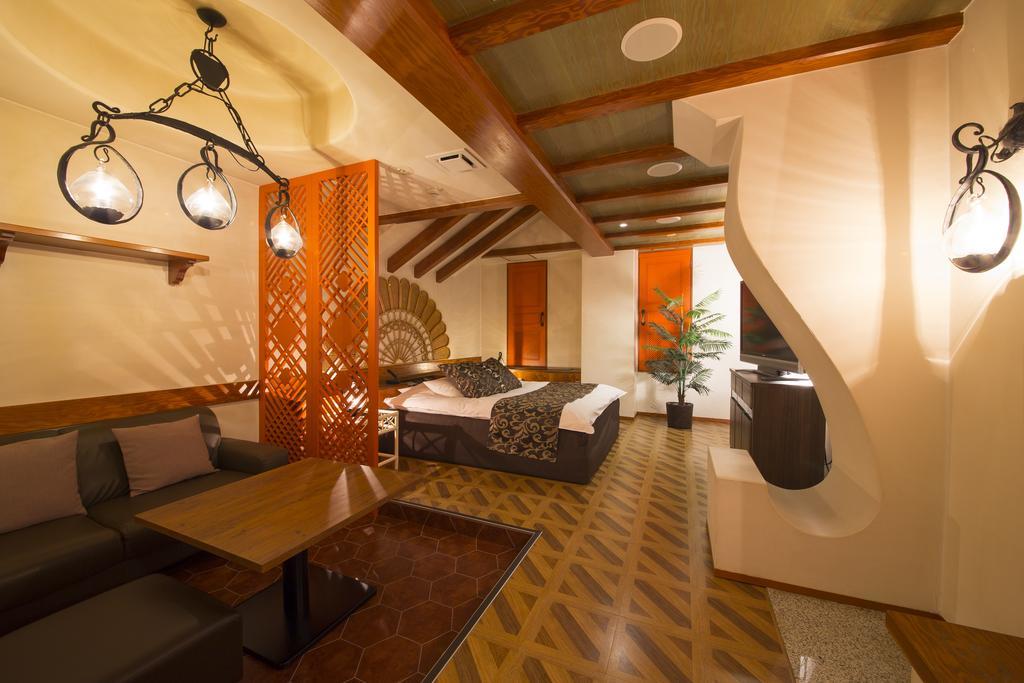 Hotel Beni East (Adults Only) Ōsaka Zimmer foto